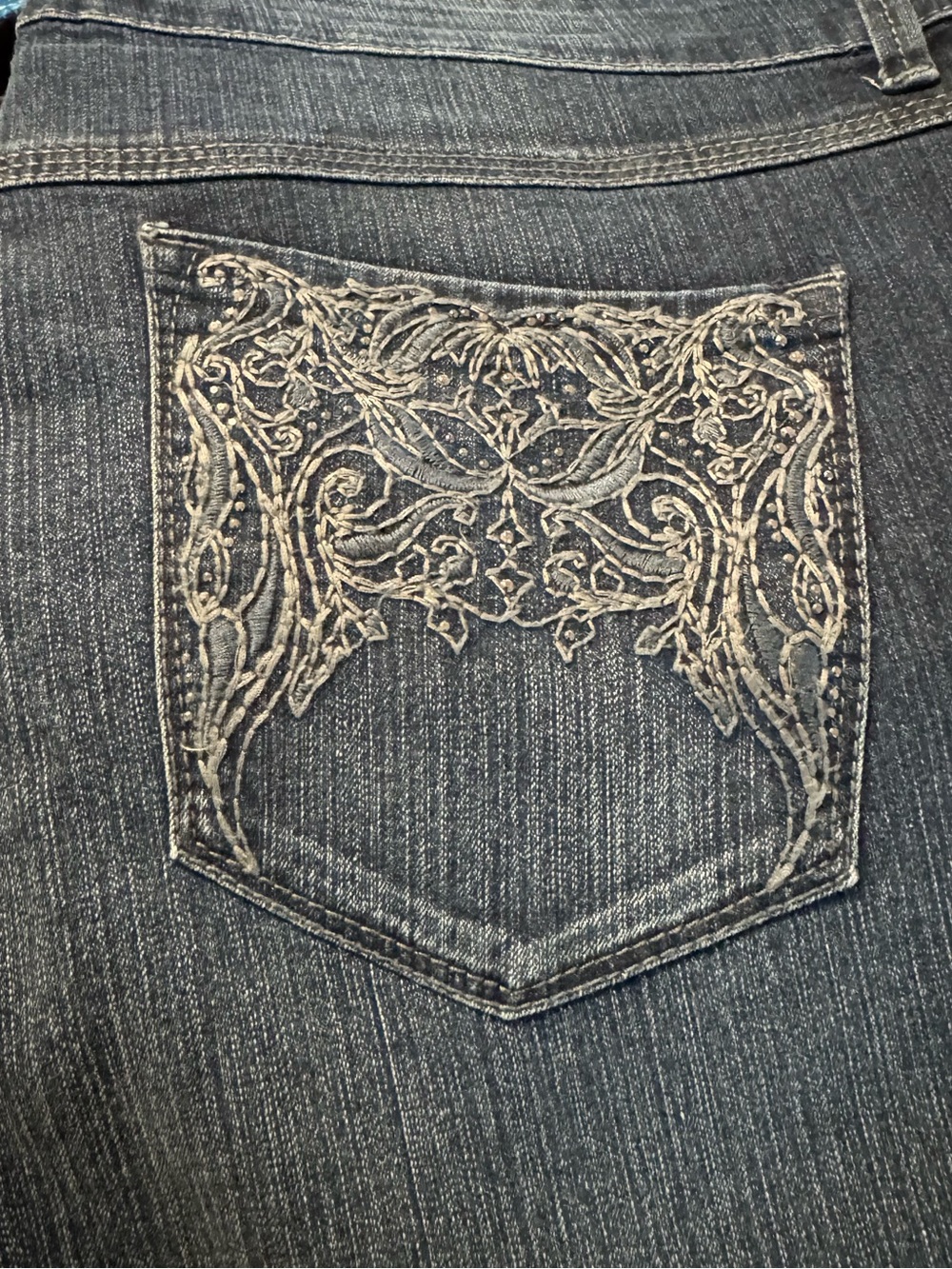 Gloria Vanderbilt Indigo Embroidered Pocket Ankle Jean Capris - Picture 7 of 9